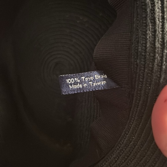 🌿Black hat - 100% tayo braid, like new🌿 - Picture 4 of 4